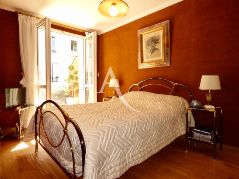 agence d immobilier: 4 pièces 90 m², chambre à coucher avec terrasse de 11 m²