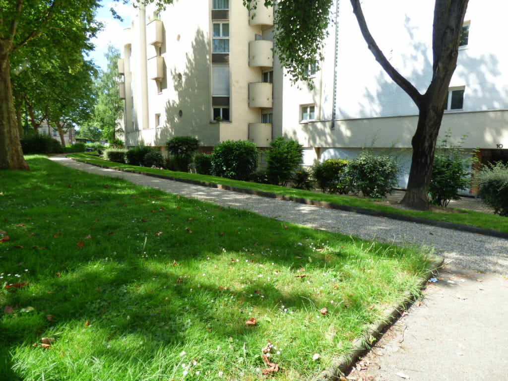 agence immobiliere maisons-alfort: studio 18 m², centre ville mairie, proche toutes commodités, résidence avec ascenseur et gardien