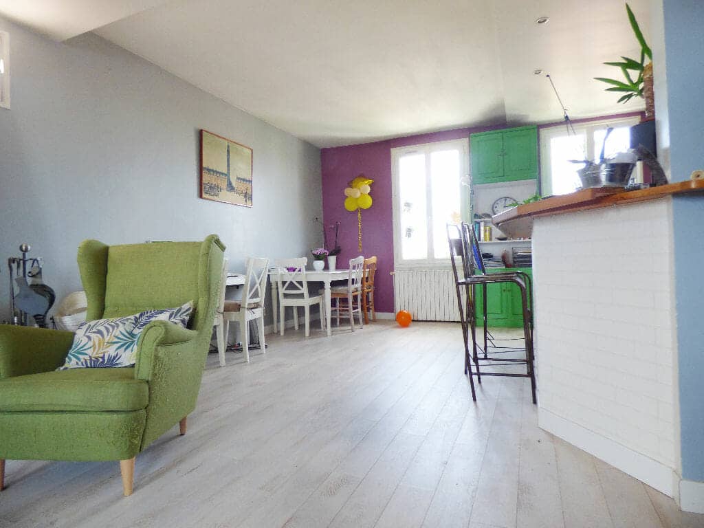 agence immobiliere maisons-alfort: appartement 4 pièces 70 m², type duplex, loué meublé, lumineux séjour avec coin cuisine aménagée