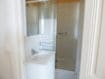 location maisons alfort: appartement 3 pièces 51 m², salle de bain carrelée avec douche et rangements