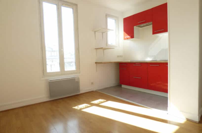 agence immo alfortville: location 2 pièces 26 m², séjour avec cuisine ouverte aménagée et équipée, secteur centre ville