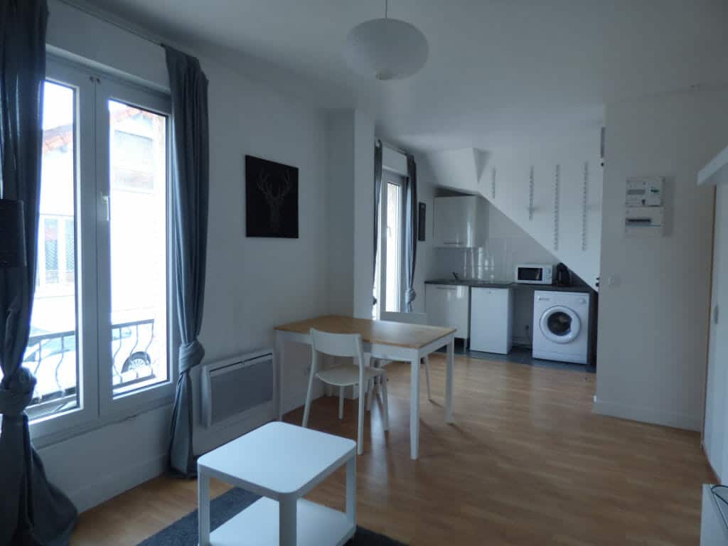 agence immobiliere maisons-alfort: studio meublé 20 m², pièce à vivre lumineuse avec cuisine aménagée et équipée
