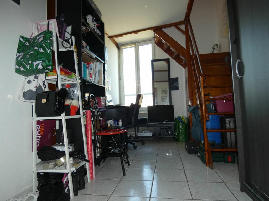 location appartement val de marne: appartement 2 pièces 19 m² avec mezzanine, proche hôpital du kremlin-bicêtre