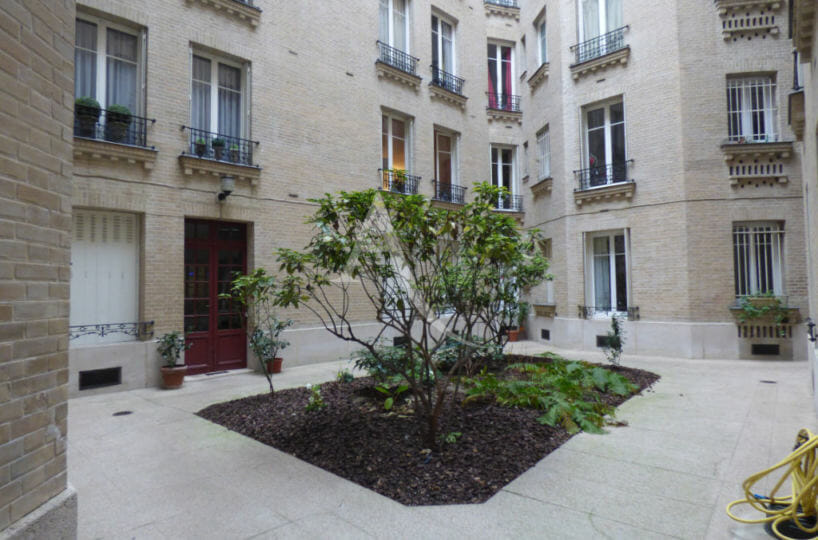estimation appartement: 22 m², très bel immeuble haussmannien au rez-de-chausée donnant sur cour
