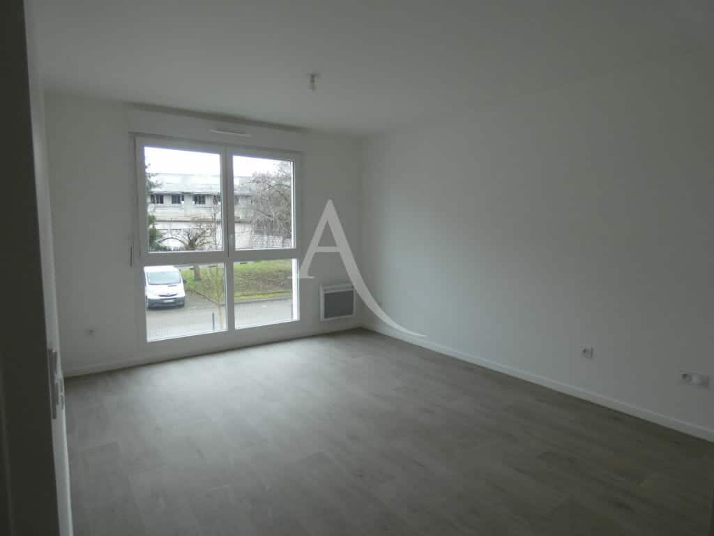 location appartement val de marne: 2 pièces 38 m², séjour lumineux, proximité du centre commercail belle-épine