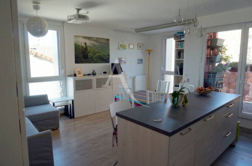 estimation appartement alfortville: 3 pièces 56 m², séjour avec cuisine américiane et loggia, quartier des fleurs