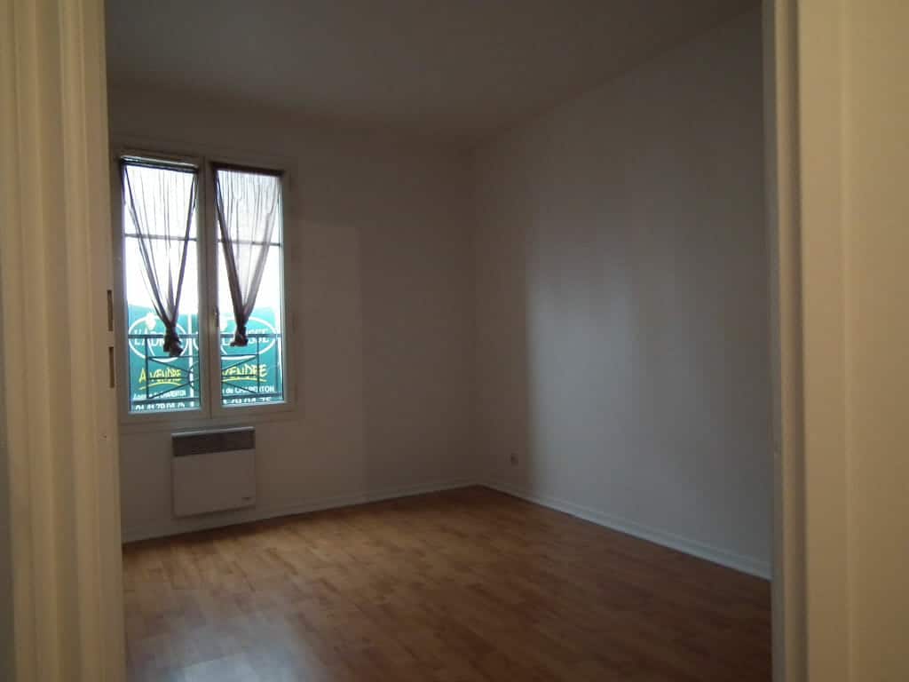 agence immo alfortville: location 3 pièces 58 m², bon état général, dans résidence 2002