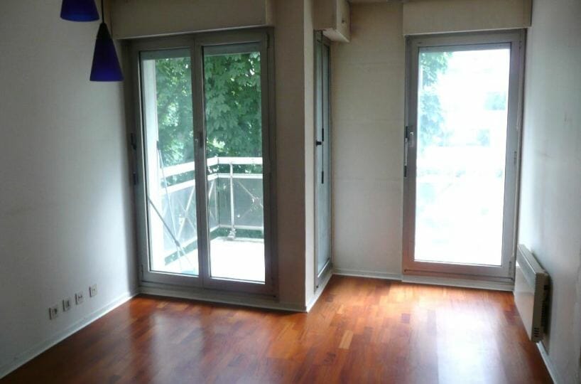 immobilier charenton: appartement 2 pièces 46 m², salon avec balcon, parking, proche métro et commerces