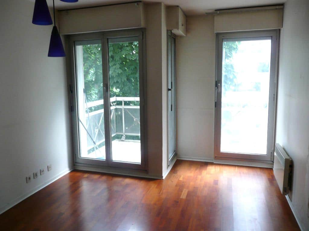 immobilier charenton: appartement 2 pièces 46 m², salon avec balcon, parking, proche métro et commerces
