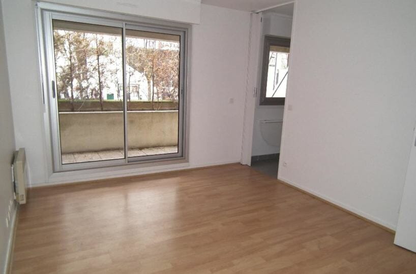 location appartement charenton le pont: studio 25 m², refait à neuf, séjour lumineux avec terrasse, parking et cave