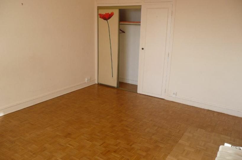 studio à louer maisons-alfort: 22 m², 8° étage avec ascenseur, 10 minutes du centre ville,