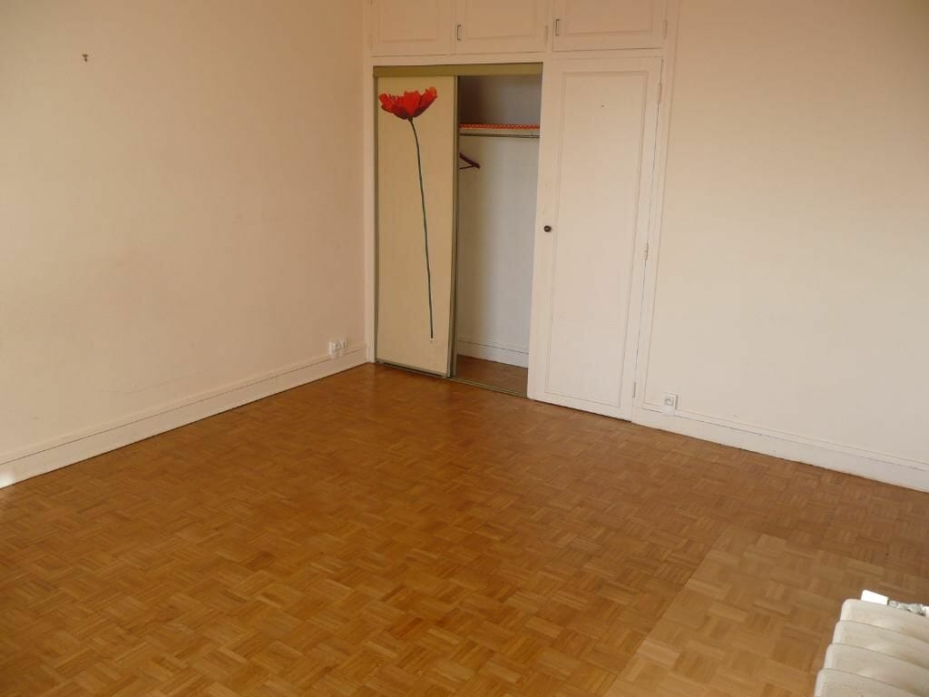 studio à louer maisons-alfort: 22 m², 8° étage avec ascenseur, 10 minutes du centre ville,
