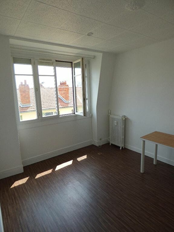 agence location immobiliere: appartement 2 pièces 33 m² sans vis à vis, immeuble bien entretenu