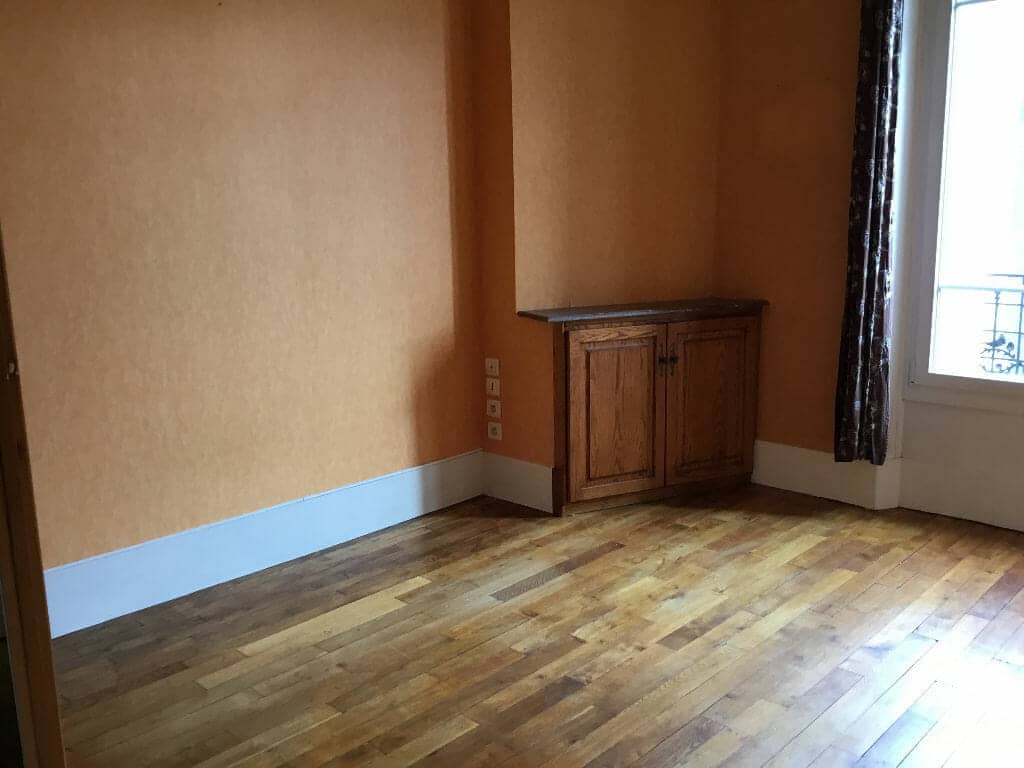 location appartement maisons alfort: 3 pièces 56 m², séjour avec parquet au sol, proche mairie centre ville