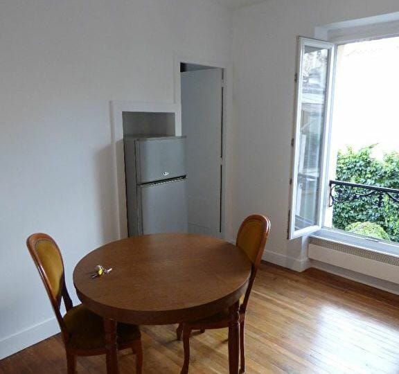 agence alfortville: a louer 2 pièces meublé 26 m², séjour avec parquet au sol, rue véron, proche métro