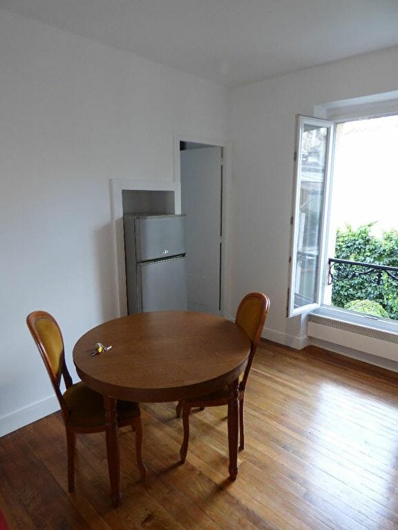 agence alfortville: a louer 2 pièces meublé 26 m², séjour avec parquet au sol, rue véron, proche métro
