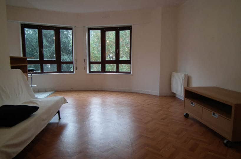 location appartement val de marne: studio 35 m², grande pièce à vivre avec vue sur jardin au calme
