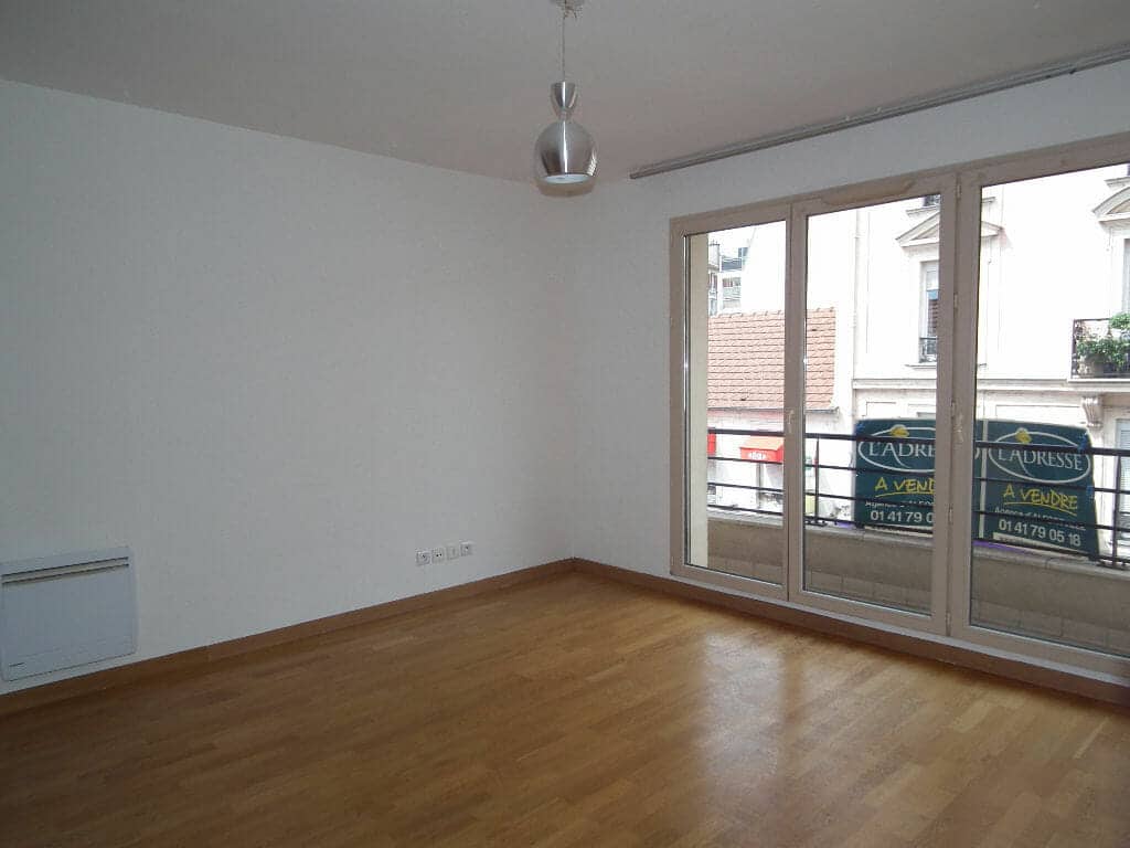 agence immo alfortville: appartement 3 pièces 55 m², pièce à vivre avec accès balcon