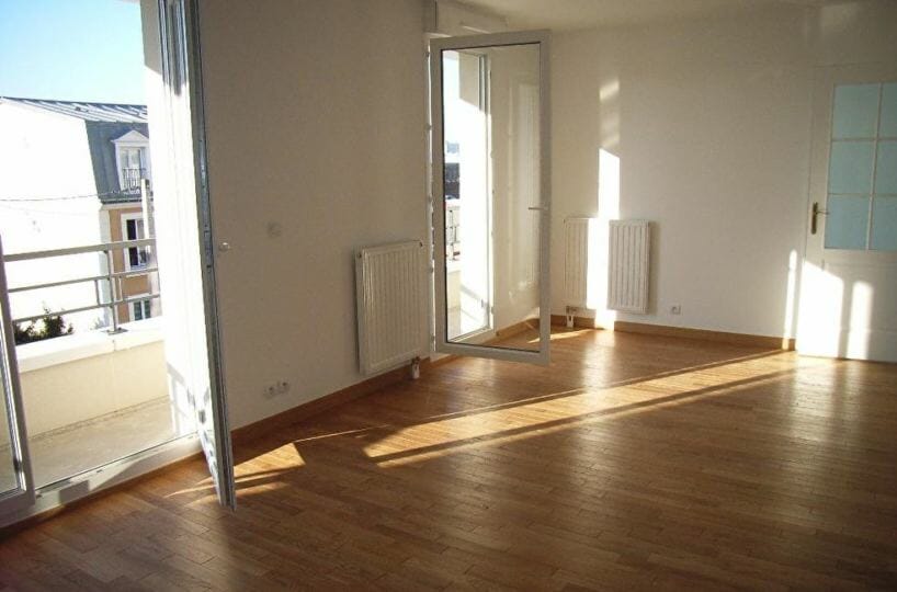 agence immobiliere alfortville: appartement 2 pièces 45 m², séjour avec 2 portes-fenêtres, balcon