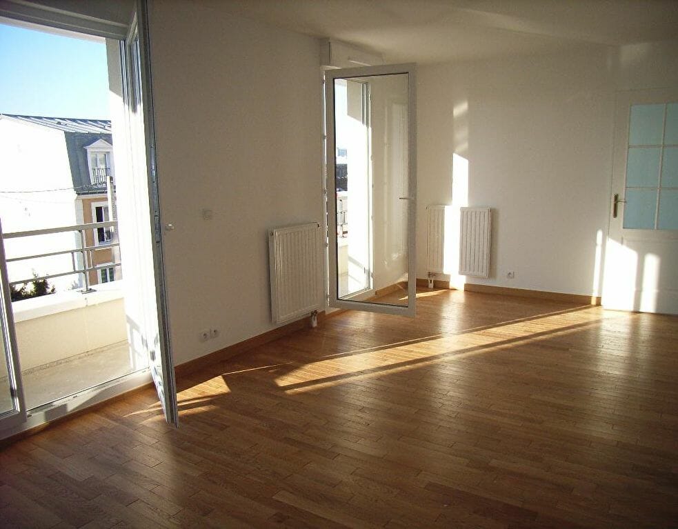 agence immobiliere alfortville: appartement 2 pièces 45 m², séjour avec 2 portes-fenêtres, balcon