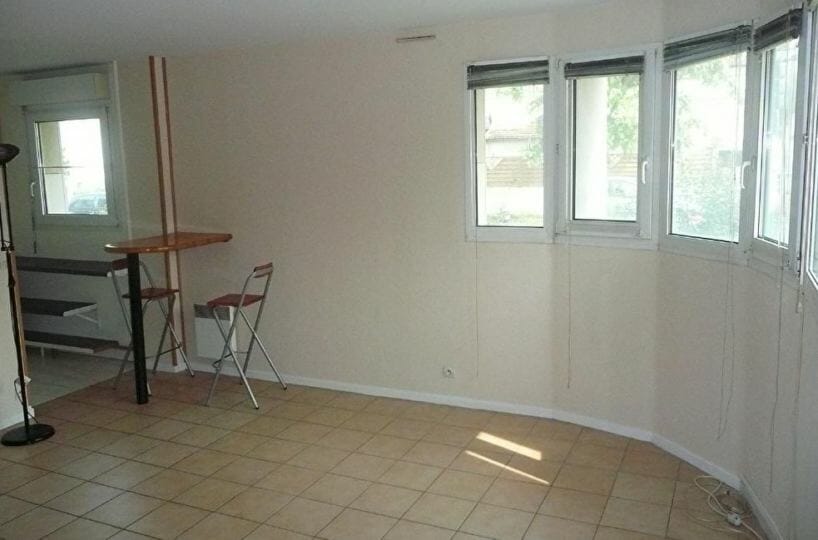 agence immobiliere maisons-alfort: studio 33 m², pièce à vivre lumineuse