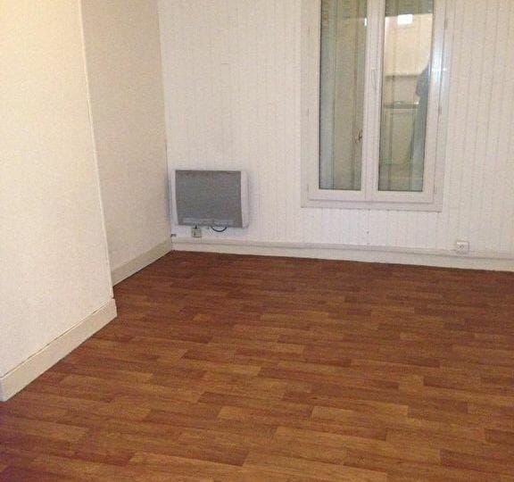 agence immo alfortville: à louer studio 17 m², bâtiment fond cour, 1° étage, proches de tous commerces