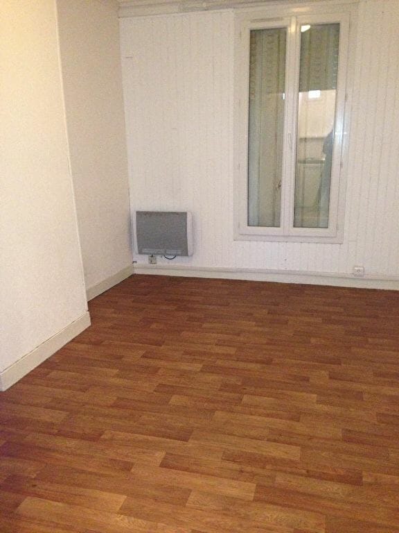 agence immo alfortville: à louer studio 17 m², bâtiment fond cour, 1° étage, proches de tous commerces
