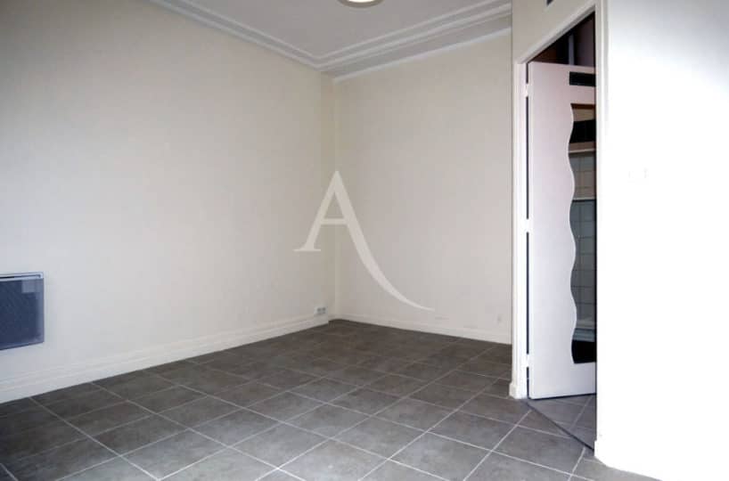 agence immobilière charenton le pont: studio 16 m², séjour carrelé