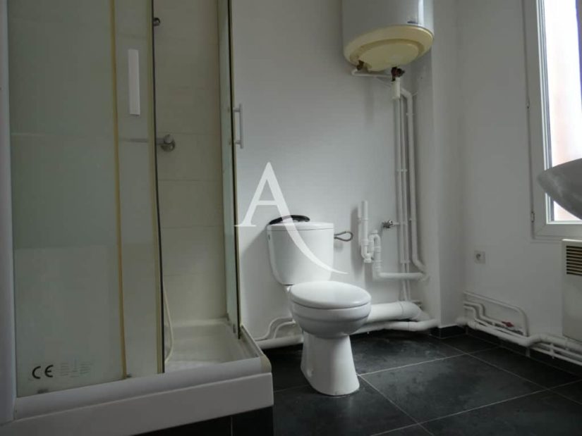 l adresse alfortville: appartement 2 pièces 31 m², salle d'eau avec douche et wc