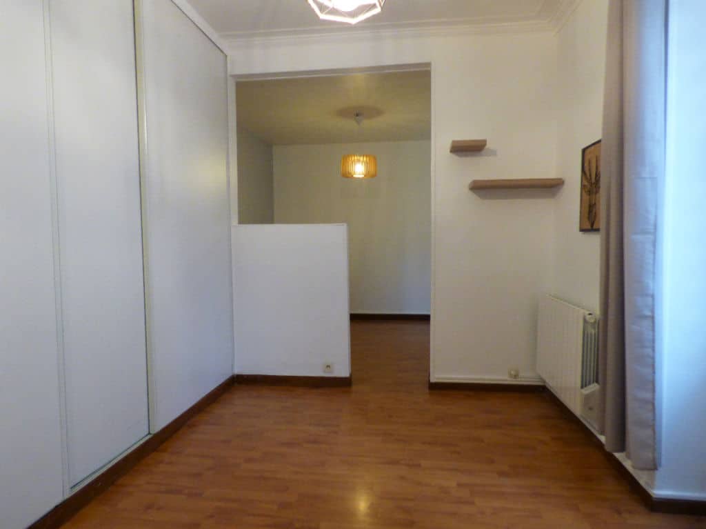 agence location immobiliere: appartement 2 pièces 28 m²,  aménagé avec "espace nuit" séparé