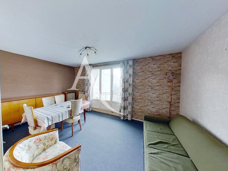 immobilier acheter: appartement 4 pièces 66 m², séjour avec grande porte-fenêtre et balcon