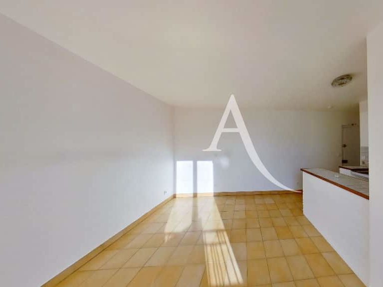 agence immo alfortville: studio 20 m², une pièce principale avec cuisine us aménagée et équipée