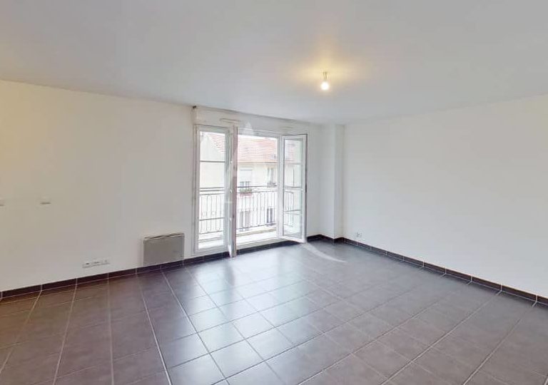 agence immobilière alfortville: appartement 2 pièces 49 m², grand séjour avec balcon