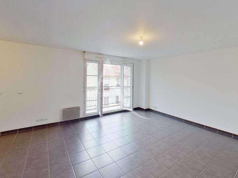 agence immobilière alfortville: appartement 2 pièces 49 m², grand séjour avec balcon