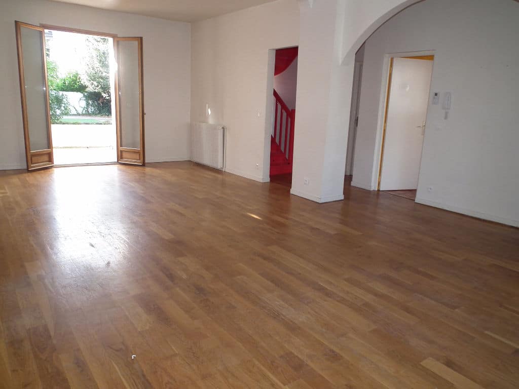maison a vendre a alfortville: 6 pièces 179 m², séjour double, terrasse, jardin, box fermé
