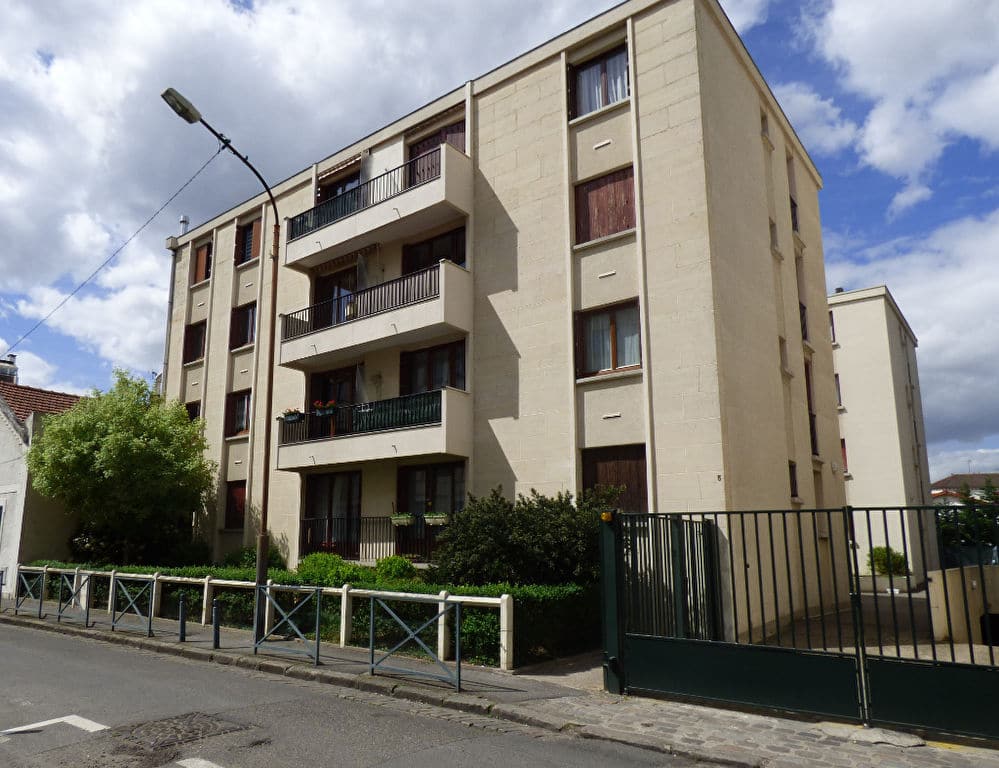 estimation appartement alfortville: 3 pièces 68 m², façade de l'immeuble avec balcon