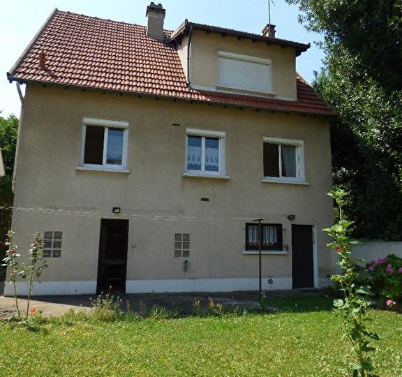 vente maison alfortville: 7 pièces 95 m², secteur pavillionnaire, garage, jardin et cour, proche rer d