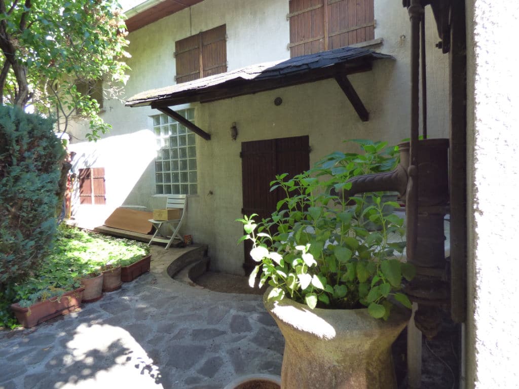vente maison alfortville: 3 pièces 60 m² en petite copropriété en fond de cour, cheminée et jardin, secteur quartier des fleurs