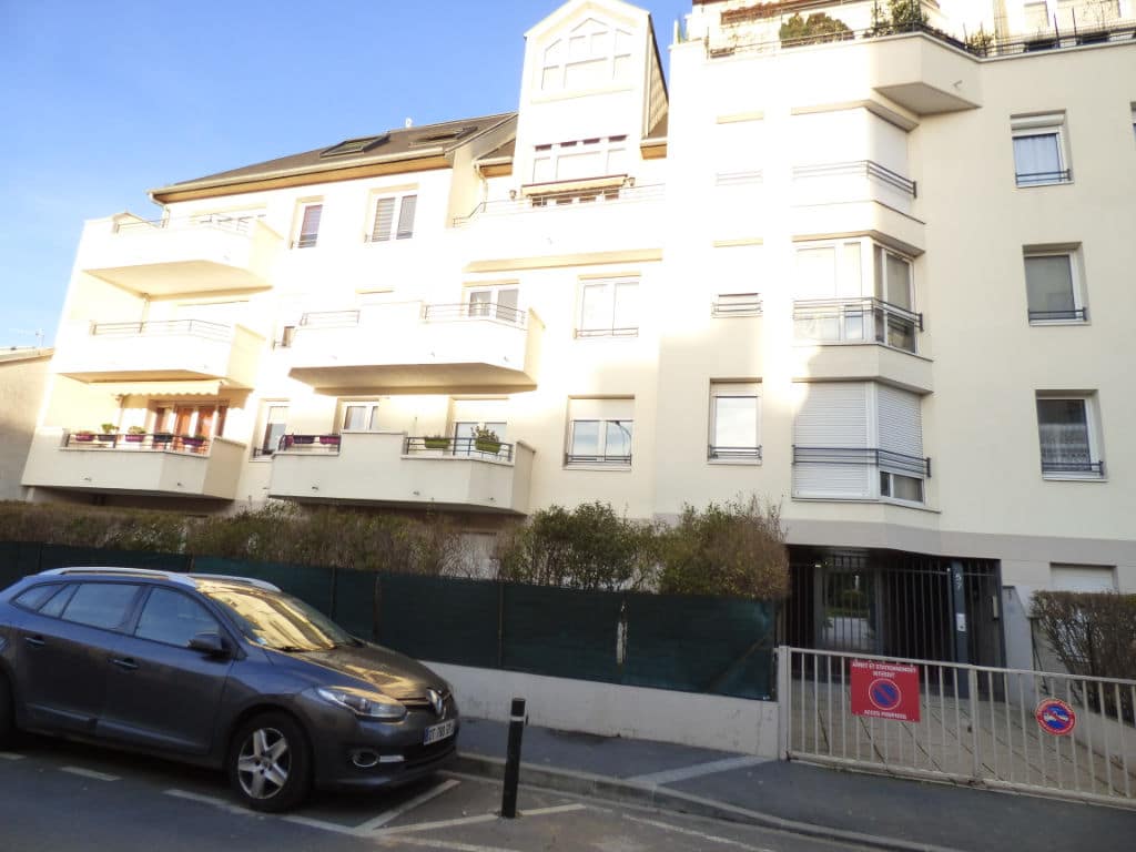 estimation appartement alfortville: duplex 3 pièces 55 m² surface sol avec terrasse et box, dernier étage sur cour, centre ville