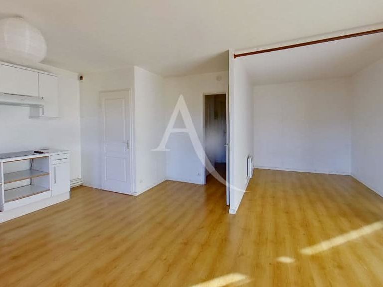 l adresse alfortville: studio 36 m², séjour, espace chambre à coucher