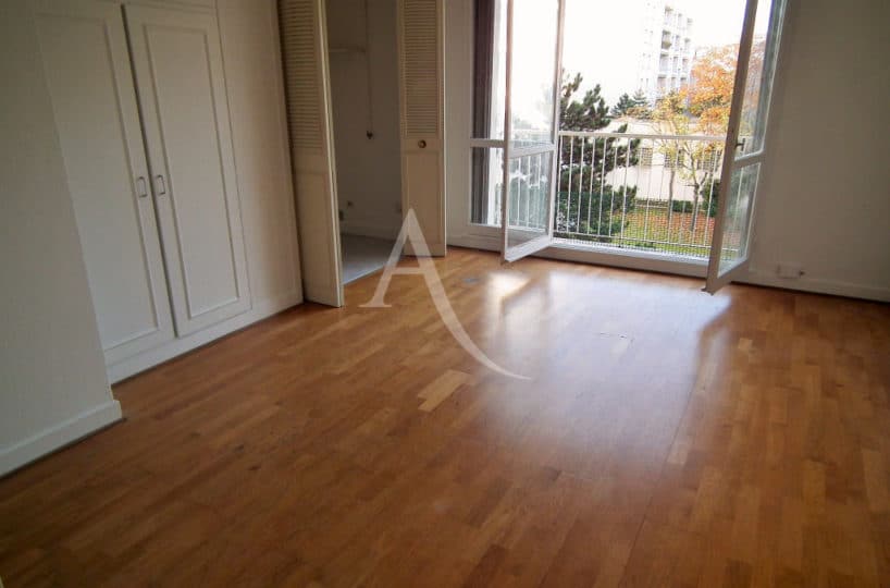 studio à vendre à charenton: 29 m², salon / séjour lumineux ouvert sur un balcon