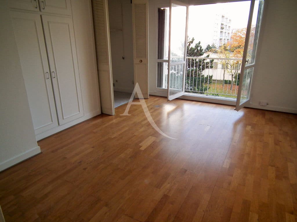 studio à vendre à charenton: 29 m², salon / séjour lumineux ouvert sur un balcon