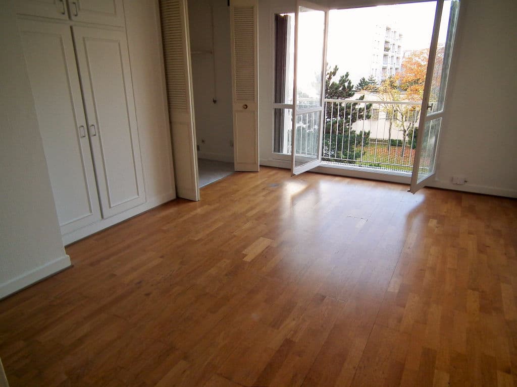 vente studio à charenton: 29 m², séjour lumineux avec balcon, secteur liberté, proche métro