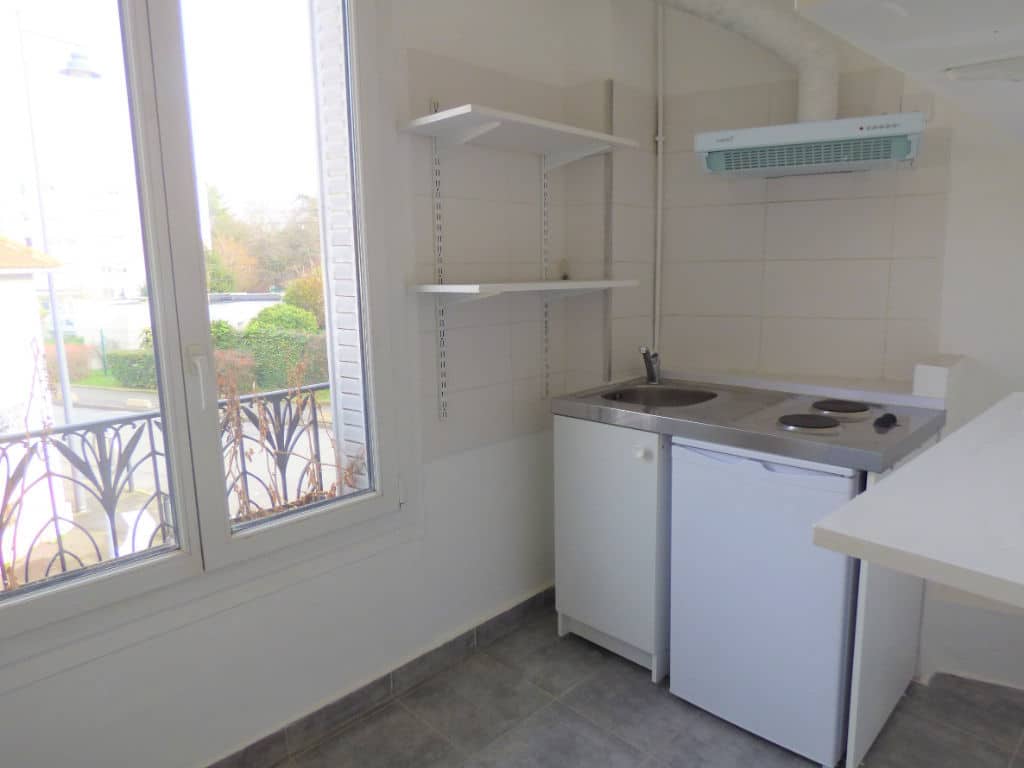 location studio maisons-alfort: 21 m², cuisine indépendante aménagée, rue de strasbourg
