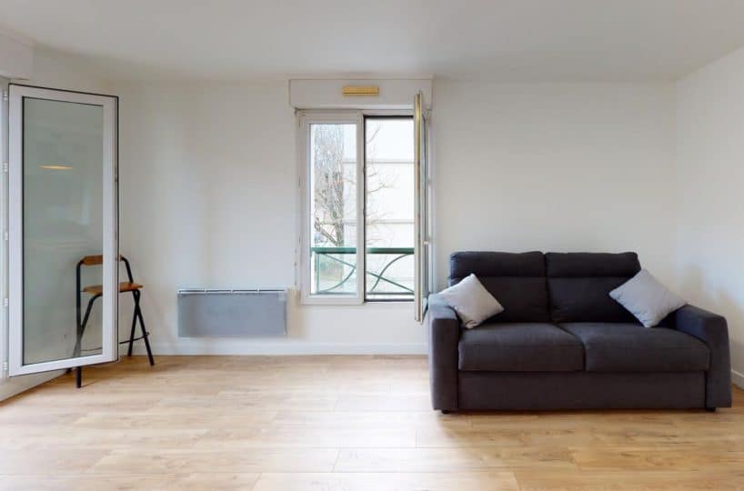 location studio maisons-alfort: 33 m² meublé, pièce à vivre ouverte sur un balcon, cave, parking, centre ville mairie