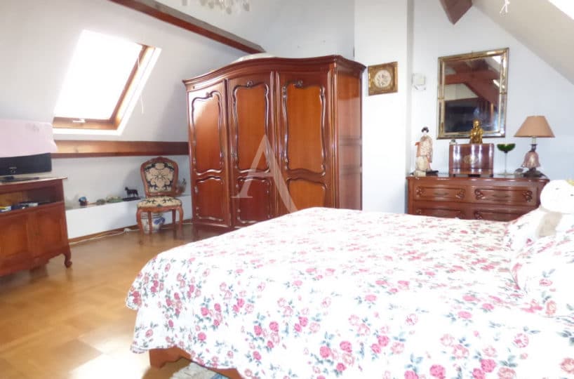 vente de pavillon dans le 94: 141 m², entre rer et tramway, avec séjour double, 4 chambres, jardin et garage
