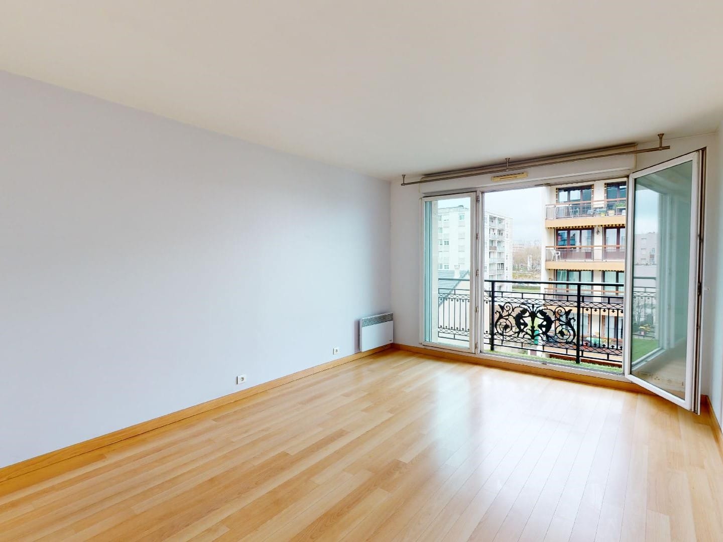 agence immo alfortville: location 2 pièces 46 m², séjour avec parquet et balcon, proche centre ville