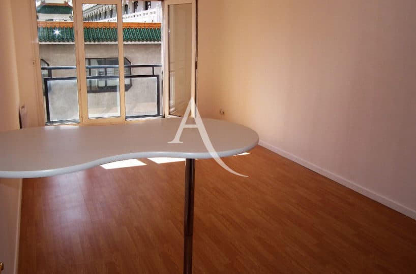achat appartement alfortville: 2 pièces 39 m², séjour parqueté avec coin cuisine, proche métro, parking