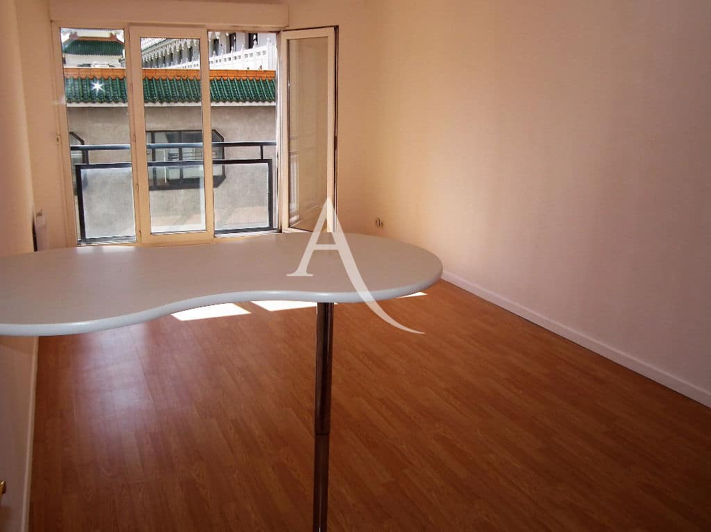 achat appartement alfortville: 2 pièces 39 m², séjour parqueté avec coin cuisine, proche métro, parking