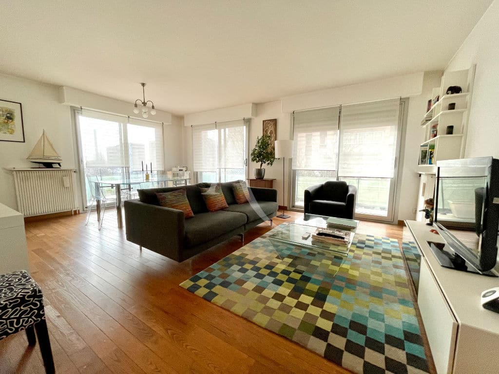 agence immobilière charenton-le-pont: à vendre 4 pièces 81 m², séjour spacieux avec balcon, cave et box